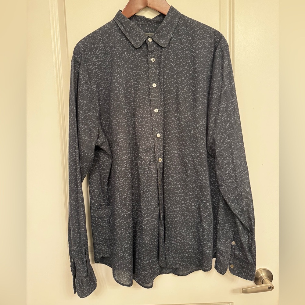 Men's Gray Button-Up Shirt